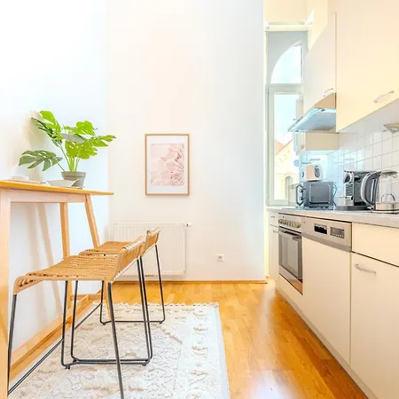 Hakuna Cozy-living Center - Free Parking Апартаменти *