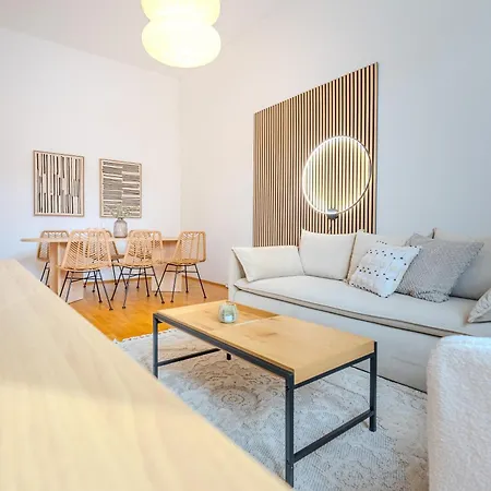 Апартаменти Hakuna Cozy-living Center - Free Parking *